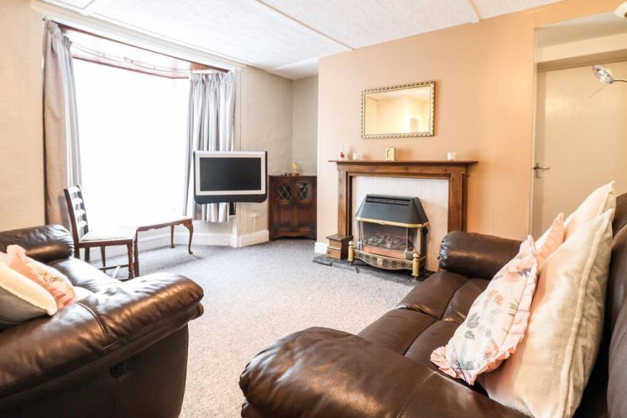 BERWYN VILLA, family friendly, with a garden in Llangynog