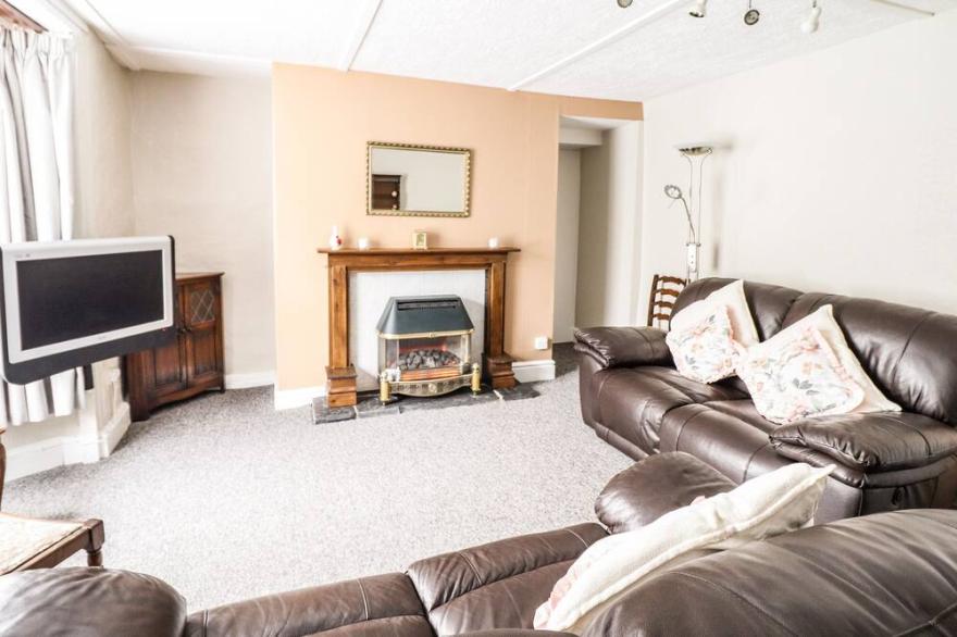BERWYN VILLA, family friendly, with a garden in Llangynog