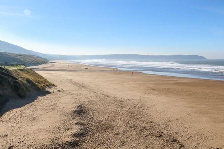 SEASHORE, romantic, character holiday cottage in Woolacombe