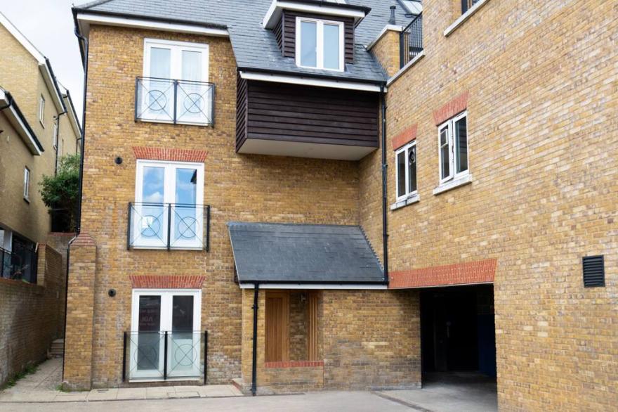 Velvet 1-bedroom apartment, Clockhouse, Hoddesdon