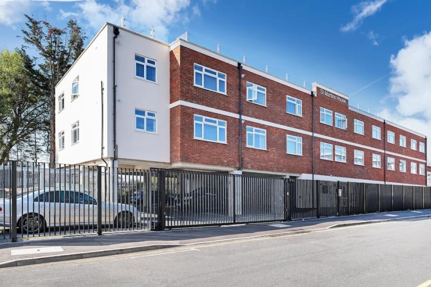 St Martins House Luxury Apartments Ruislip- Apt E