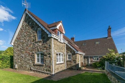 The Lodge - Tyn Cellar Barns