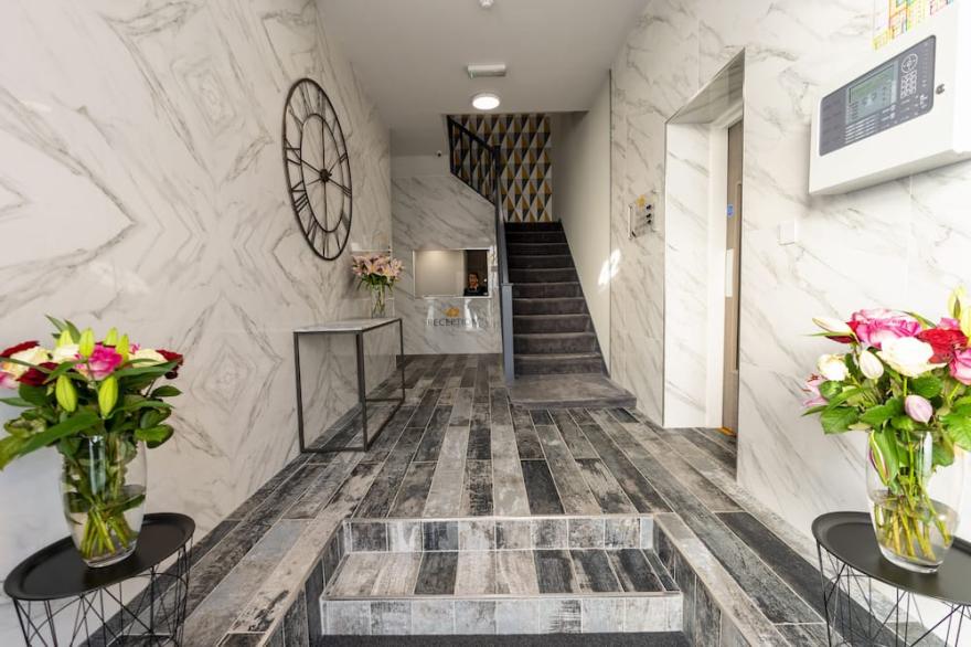 superior studio suite with en suite bathroom