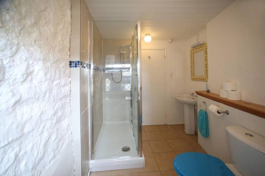 Cottage-Traditional-Private Bathroom-Sea View