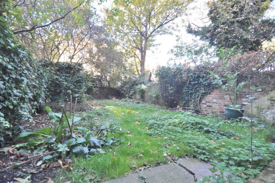 Large Garden flat in the heart of Islington