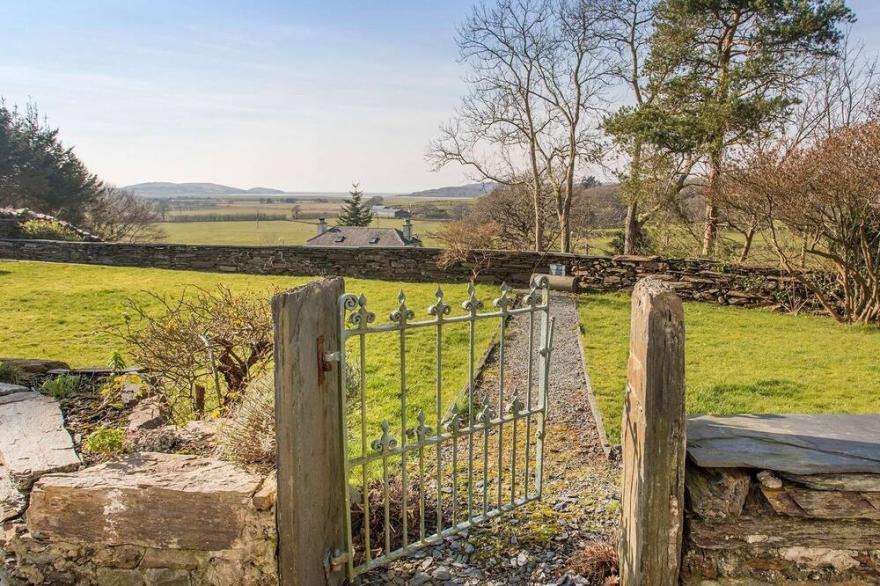 BIG HOUSE, pet friendly, character holiday cottage in Llandecwyn