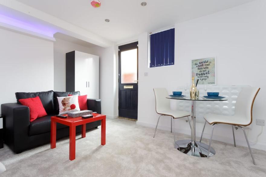 Stylish Studio Minutes From Leeds Centre
