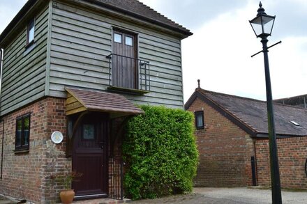 Tranquil, well-equipped Cottage in historic '1066 Country'.