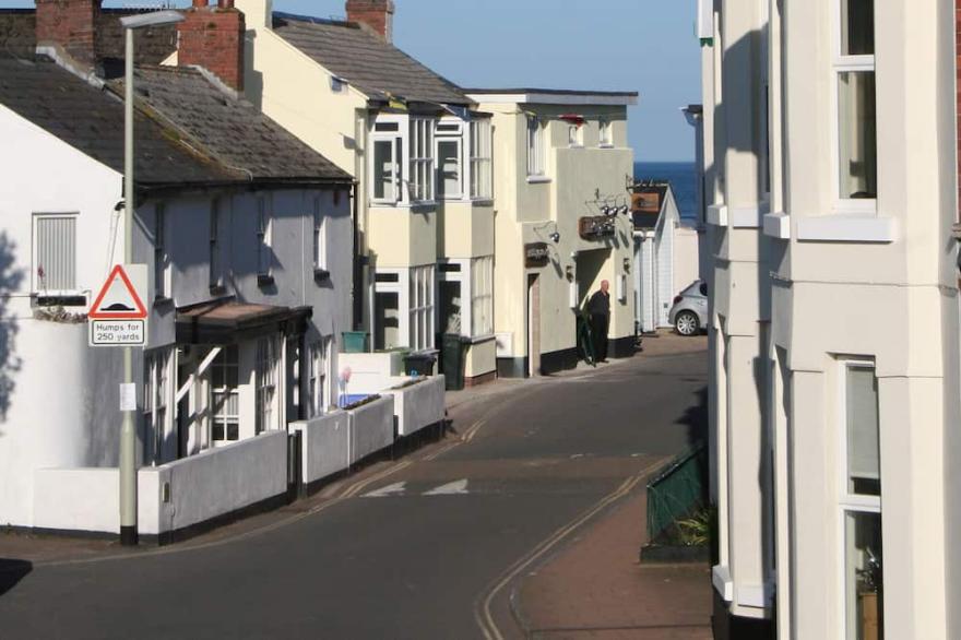 Delightful Cottage on Shaldon Green, 50m to Beach, Nautical Decor | Sleeps 4-6