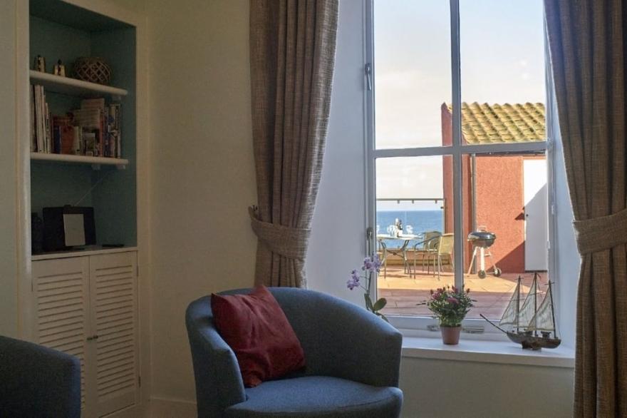 APARTMENT WITH STUNNING SEA VIEWS IN PITTENWEEM NEAR ST ANDREWS