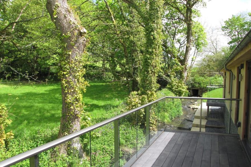 LUXURIOUS SINGLE STOREY DWELLING IN QUIET RURAL SETTING