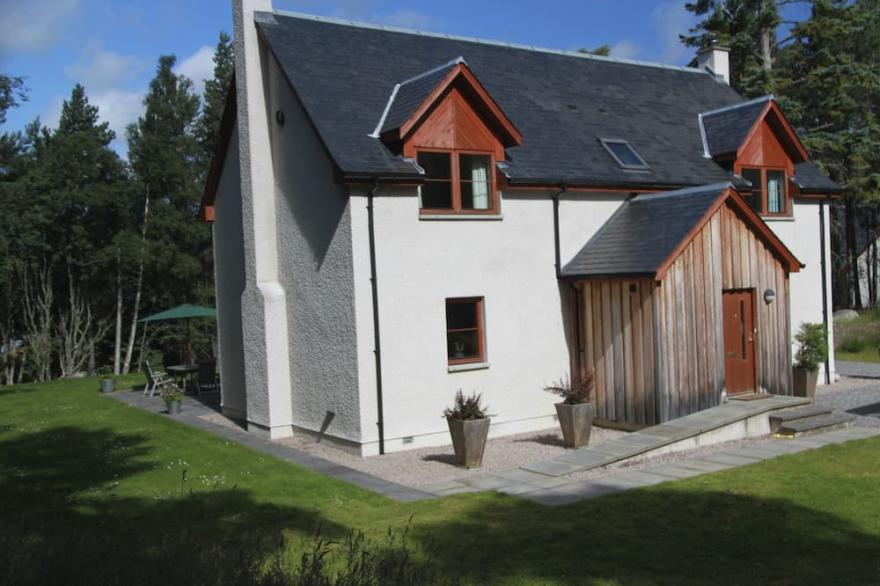 Luxurious House With Large Enclosed Woodland Garden In Cairngorm National Park
