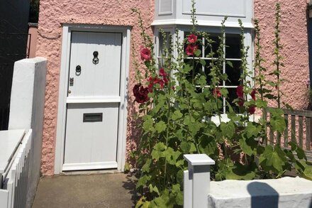 Deceptively spacious cottage close to beach in heart of Aldeburgh