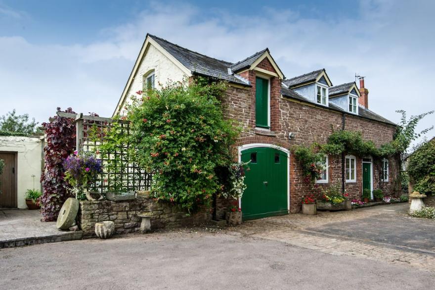 Characterful Stone Cottage With Lovely Views Over The Surrounding Countryside