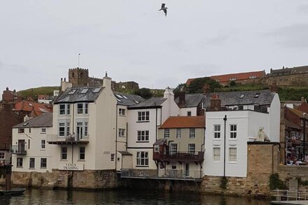 Swingbridge View - Beautiful 2 Bedroom Apartment in the Heart of Whitby