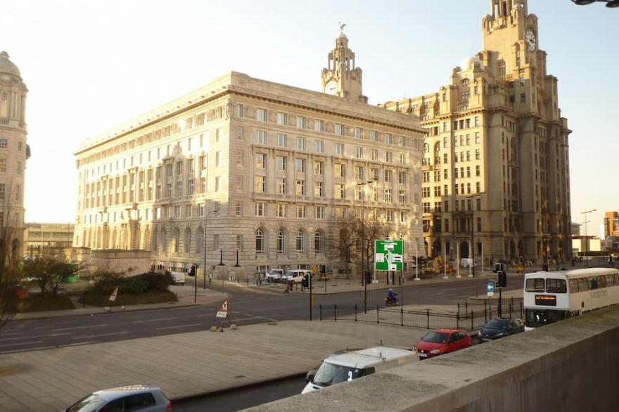 Spacious Luxury Apartment In Heart Of Liverpool City Centre