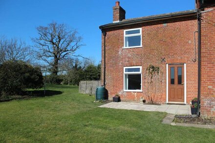 Tranquil Cottage adjoining rural farmhouse 5 miles from Suffolk Coast