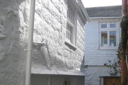 THE LOFT  Modernised fisherman's cottage in old St Ives, Cornwall