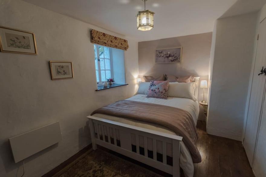 Bijou 17th Century Cottage