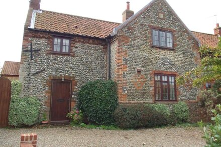 Primrose Cottage- Beautiful period cottage, near the coast, sleeps 7.