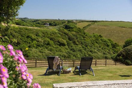 Luxury  5 star Farmhouse near padstow, wifi, fishing, bird hide, stunning views