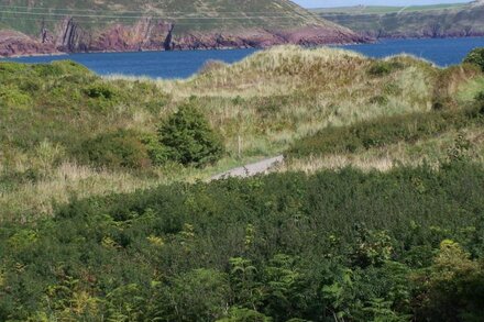 2 Bed ensuite Lodge overlooking beach and coastline