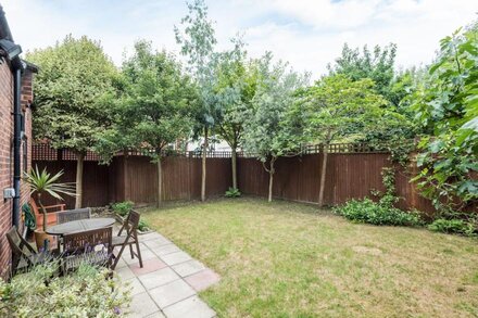 Bright 4 Bedroom Family Home in Prime West Hampstead with Garden and Garage