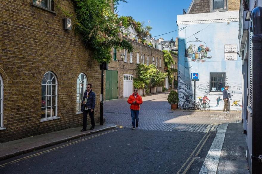 Ennismore Gardens Mews by onefinestay