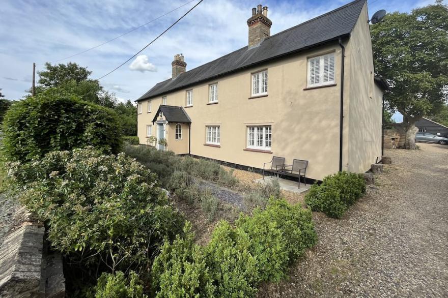 Charming 1-Bedroom Cottage With Parking - 5 Miles To Cambridge