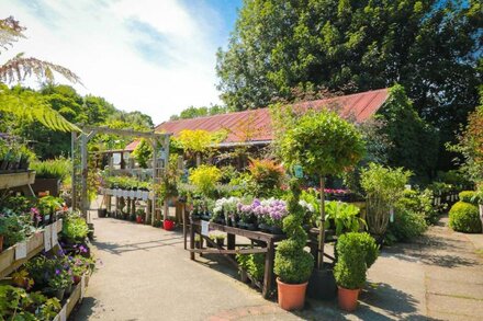 RIVER GARDENS COTTAGE, pet friendly, with a garden in Sleights