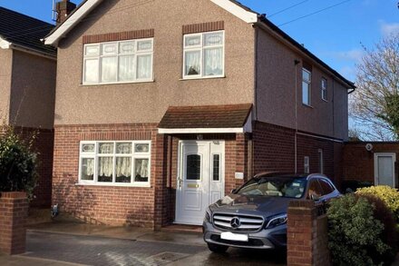 Large detached house with parking near Heathrow