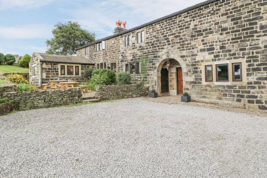 THE LONG VIEW, Family Friendly, With Hot Tub In Heptonstall
