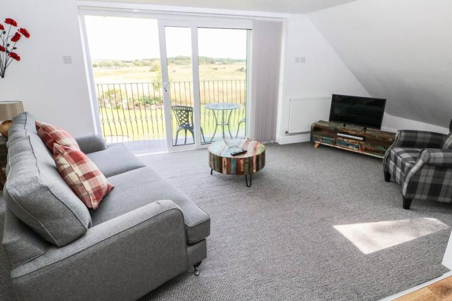 ABBEY COTTAGE, pet friendly, with a garden in Lincoln