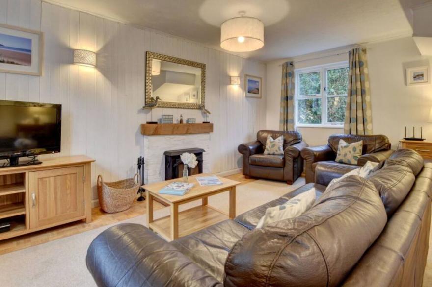 Beautiful private villa for 5 guests with WIFI, TV, patio, pets allowed and parking