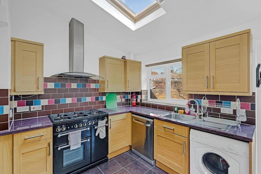 Heathrow Living St Annes Serviced House 5 bedrooms 3 bath