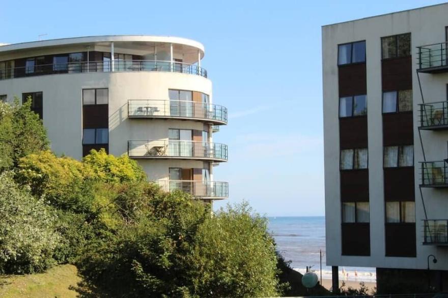 2-Bedroom Non-Sea View Free Beach Hut Apartment + Free Electric Car Charging