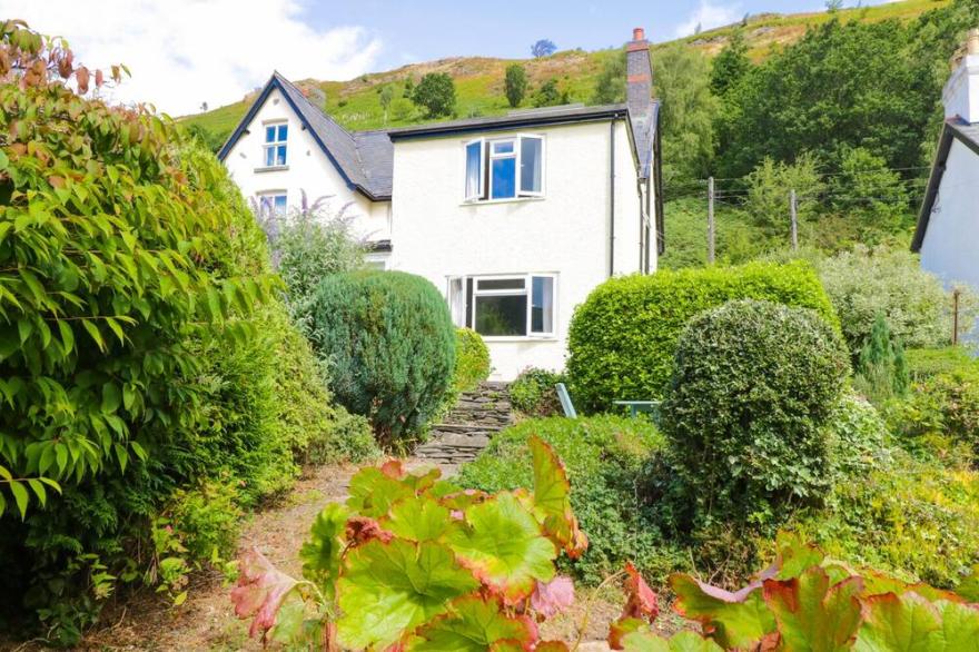 SWN Y COED, family friendly, character holiday cottage in Glyndyfrdwy