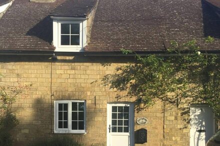 Dollydrops 17th Century Rural Cottage in Cambridgeshire