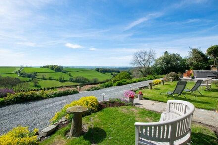 Trefnant Hall - Three Bedroom House, Sleeps 6