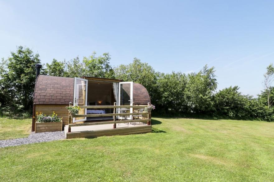 IDRIS POD, Pet Friendly, Luxury Holiday Cottage In St Asaph