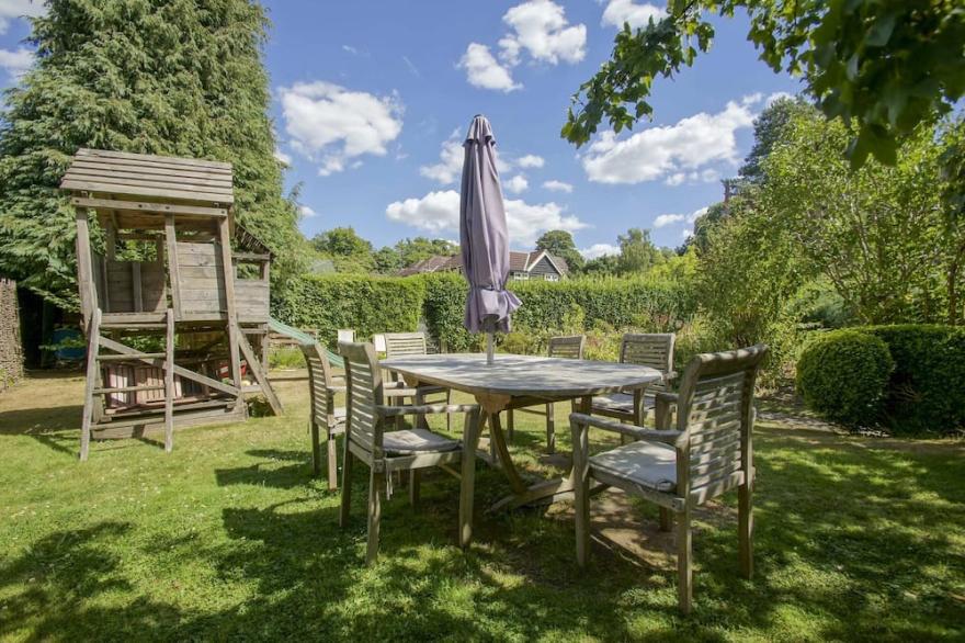 Beeches Cottage |Garden| By Brighton Holiday Lets