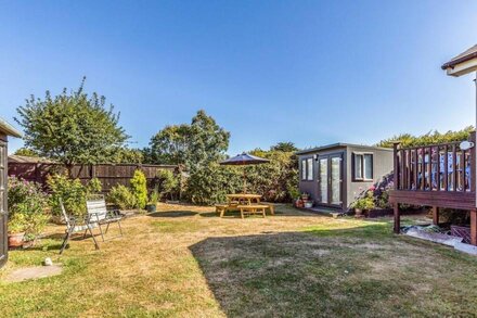 Pass the Keys | Charming Family Home and Garden Close To The Beach