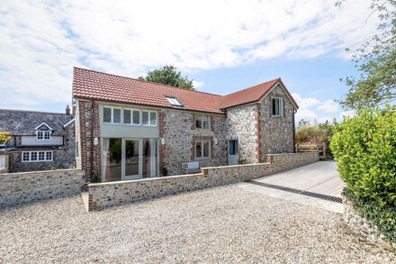 Burnley Terraced House by Bevolve - Free Parking