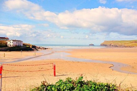 Luxury beach cottage only 100 meters from the beach in Polzeath. Sleeps 4