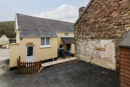 LAVERCOMBE FARM COTTAGE, pet friendly, with a garden in Combe Martin