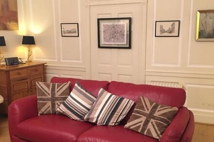 Trafalgar Square flat (Central London)