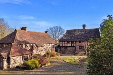 Sandhill Cottage - Swimming Pool & Tennis Court