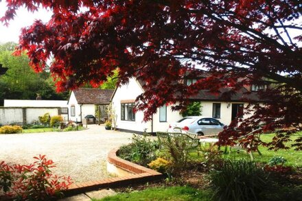 Characterful Home in beautiful surroundings of Surrey Hills