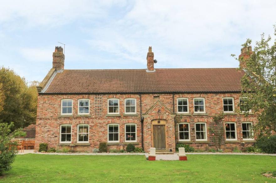 COPMANTHORPE HALL, Family Friendly, With Hot Tub In Copmanthorpe