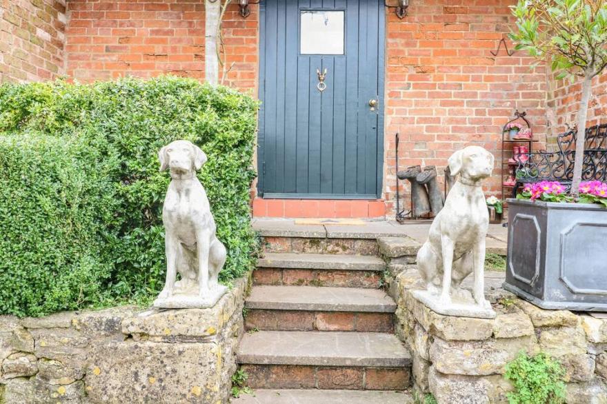 THE CHEESE ROOM, pet friendly, with a garden in Stretton-On-Fosse